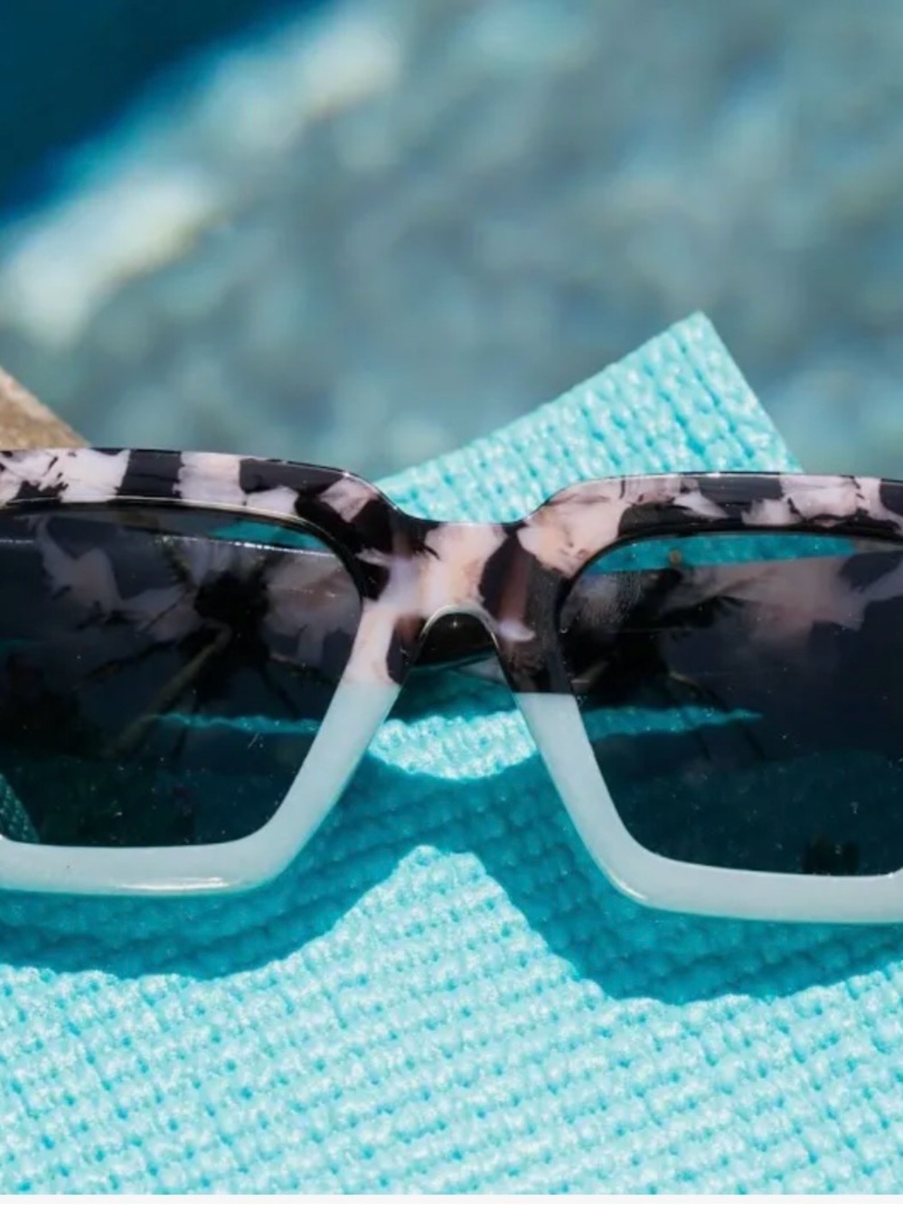 Peepers Polarized Sunglasses Out of Office